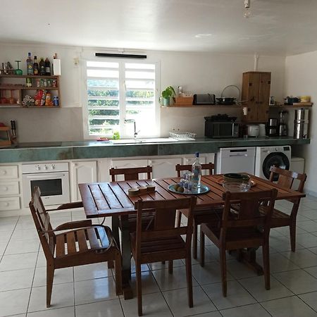 Bas De Villa Vue Mer Avec Deux Chambres Grand-Bourg  Εξωτερικό φωτογραφία