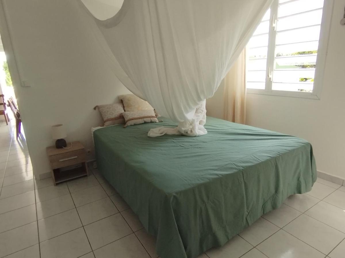 Bas De Villa Vue Mer Avec Deux Chambres Grand-Bourg  Εξωτερικό φωτογραφία